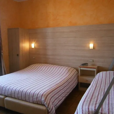 Отель Chiara 3*